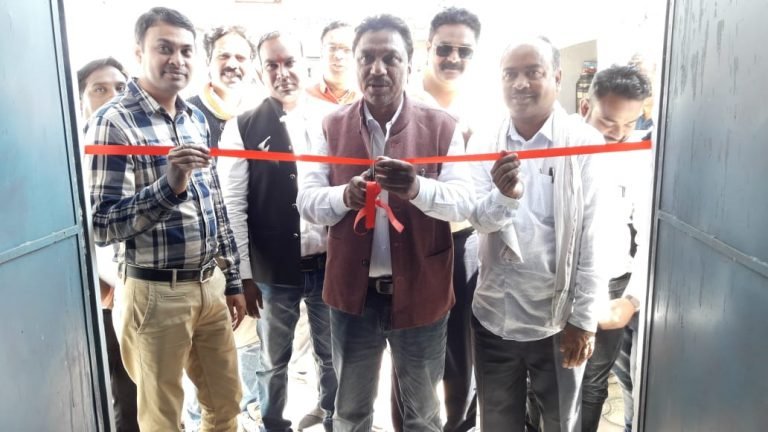 विभिन्न वार्डो में  कार्यालय का उद्घाटन महापौर के हाथो