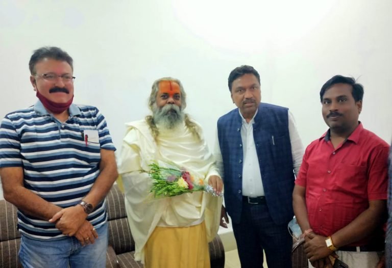 अध्यक्ष गौ सेवा आयोग महंत राजश्री महामंडलेश्वर राम सुंदर दास जी का कांग्रेस जनों ने किया आत्मीय स्वागत