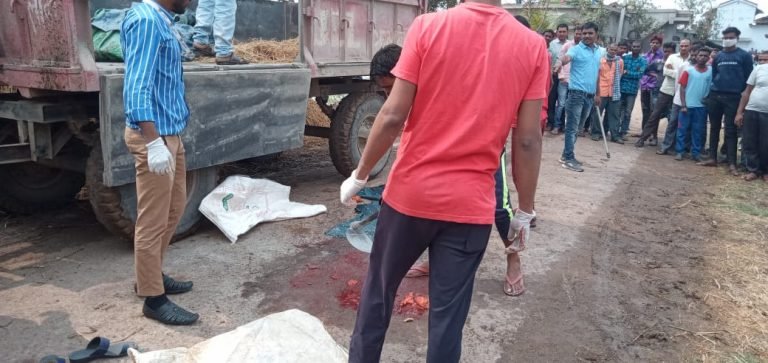 माँ-बेटी हादसे का शिकार हाइवा की चपेट में आने से माँ की मौके पर ही मौत