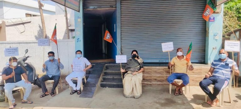 राज्य सरकार की लापरवाही का खामियाजा जनता अपनी जान गंवा के चुका रही : रंजना साहू, कोरोना संक्रमण रोकने में छत्तीसगढ़ सरकार विफल, भगवान भरोसे जनता : प्रीतेश गांधी