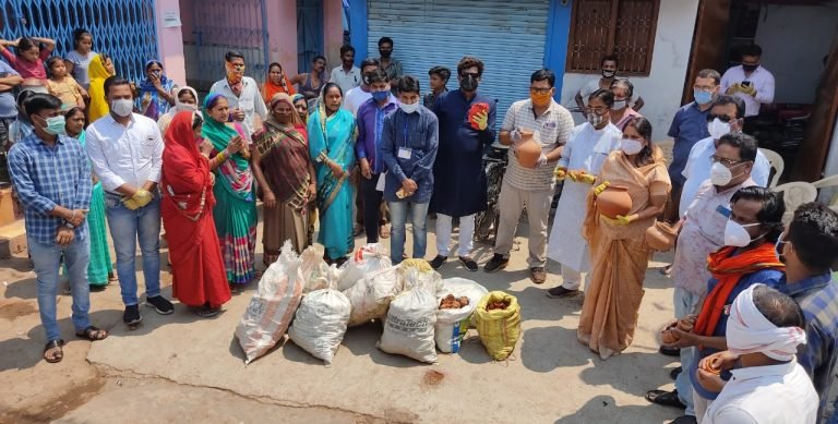 पार्षद विजय की संवेदना से कुम्हारों को मिली राहत, समाज के लिए है अनुकरणीय व प्रेरणादायक कार्य-रँजना साहू