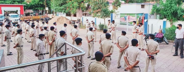 लॉकडाउन का सख्ती से पालन कराने सरहदी नाकाबंदी प्वाइंटों में तैनात किया गया पुलिस बल