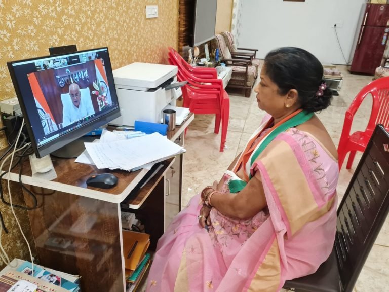 सिहावा विधायक डाॅ.लक्ष्मी ध्रुव ने कोविड वैक्सीन के लिए मुख्यमंत्री सहायता कोष में विधायक निधि की दो करोड़ रूपये की राशि दी