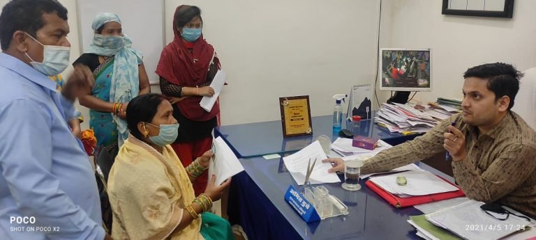 सार्वजनिक शौचालय की  जगह बदलने की मांग को लेकर रावां के एक परिवार ने कलेक्टर और जनपद सीईओ से लगाई गुहार