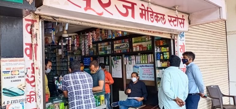 पांच प्रतिष्ठानों में दबिश देकर की गई आठ हजार रूपए की चालानी कार्रवाई