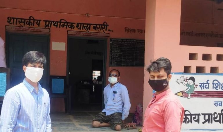 पैरों से निःशक्त सचिन ने चिलचिलाती धूप में लगवाया टीका कहा- टीकाकरण से ही बच सकती है लोगों की जान