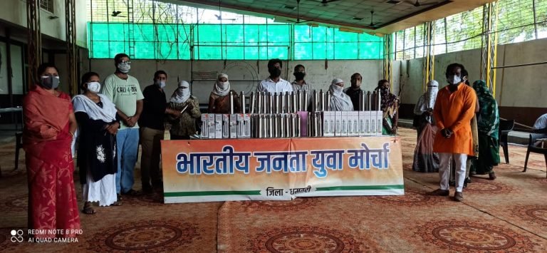 सरहानीय कदम : मितानिनों के स्वास्थ्य व प्यास की चितां कर पार्षद विजय ने भेट दी वाँटर कैन