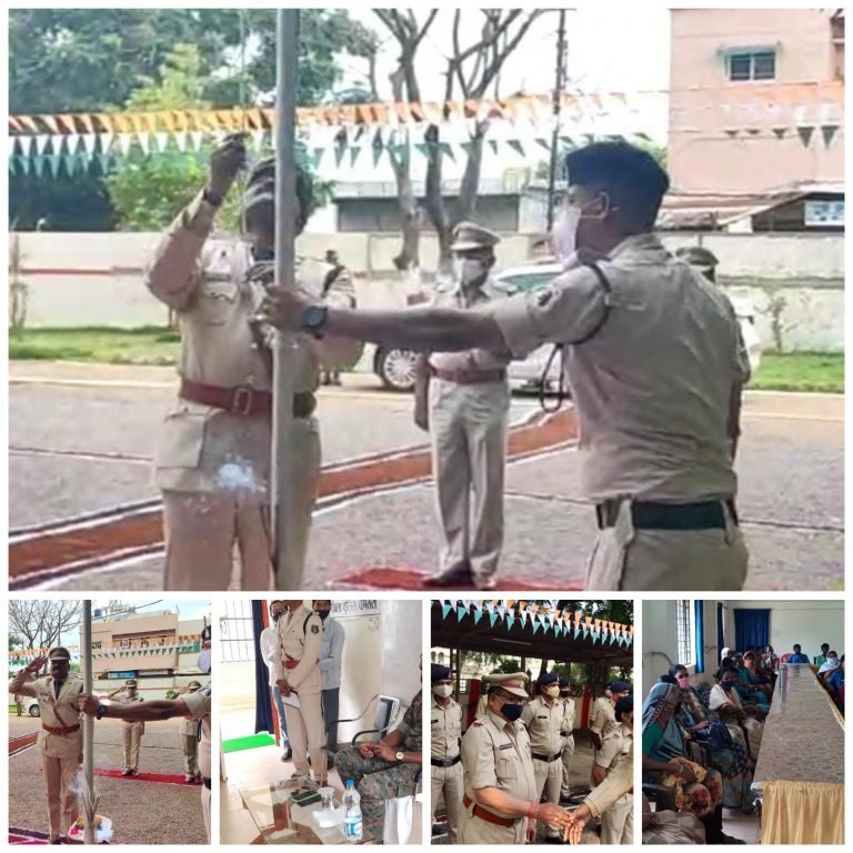 पुलिस अधीक्षक प्रफुल्ल कुमार ठाकुर ने पुलिस अधीक्षक कार्यालय में किया ध्वजारोहण