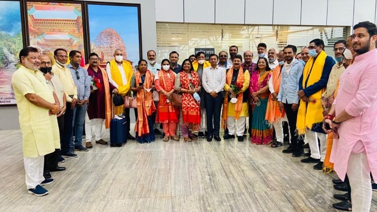 गुजरात विधानसभा अध्यक्ष एवं विधायकों के छत्तीसगढ़ आगमन पर सर्व गुजराती समाज छत्तीसगढ़ के सदस्यों ने किया स्वागत