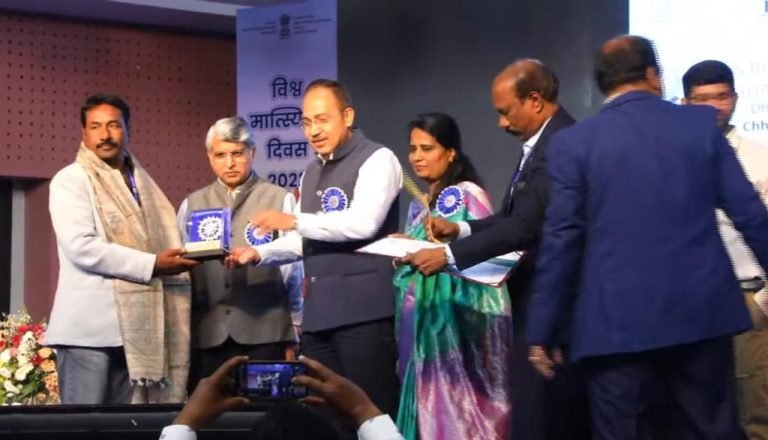 ग्राम बगौद के मछलीपालक को मिला ‘बेस्ट प्रोप्राइटरी फर्म‘ का अवॉर्ड
