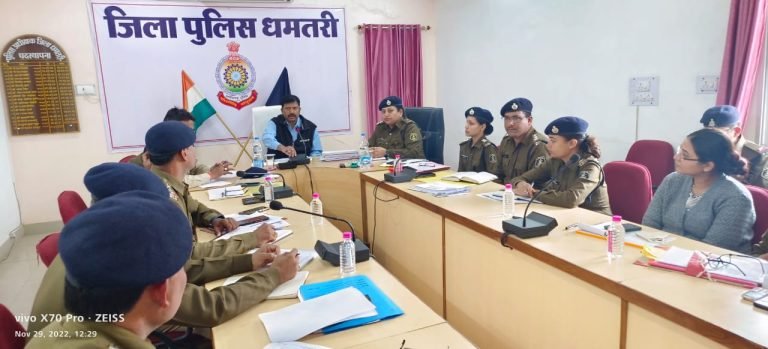 सीमावर्ती थाना क्षेत्रों में मादक पदार्थ,अवैध गांजा,धान एवं शराब के परिवहन में पूर्ण प्रतिबंध लगाने एवं नक्सल गतिविधियों पर प्रभावी अकुंश लगाने के दिये निर्देश