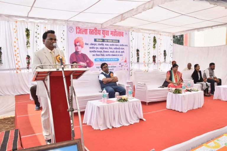 जिला स्तरीय युवा महोत्सव में 950 प्रतिभागियों ने दिखाया जौहर