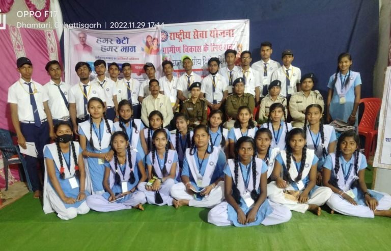 शक्ति टीम ने सामुदायिक पुलिसिंग जागरूकता अभियान के तहत ग्राम कुकरेल में आयोजित एनएसएस.शिविर के छात्र छात्राओं को साइबर क्राइम के संबंध मे दी गई जानकारी