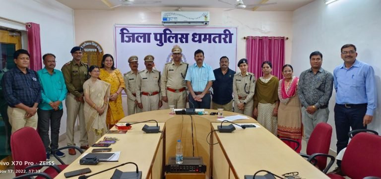 पुलिस अधीक्षक एवं दो सहायक उप निरीक्षकों को उप निरीक्षक पद पर पदोन्नति के लिए दिये बधाई एवं शुभकामनाएं