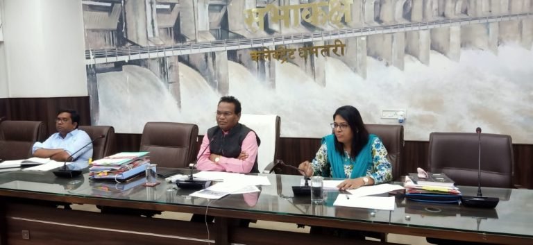 गोधन न्याय योजना: गौठानों में पैरादान पर कलेक्टर ने दिया जोर