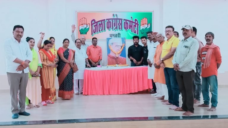 राजीव भवन में मनाई गई देश के प्रथम प्रधानमंत्री पं. नेहरू की जयंती