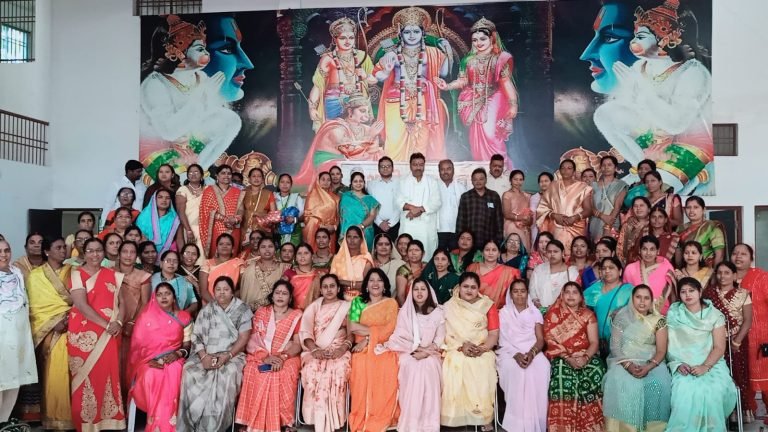 मितानिन दिवस पर नगर निगम द्वारा शहरी मितानिनों का सम्मान महापौर,सभापति आयुक्त,एवं पार्षद गणों द्वारा किया गया
