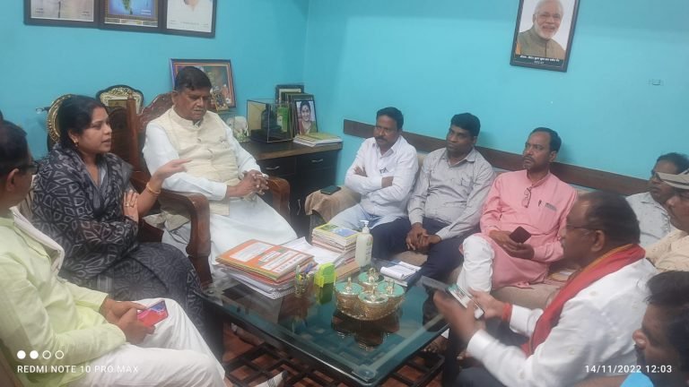 भारतीय जनता पार्टी के कार्यकर्ताओं के साथ विधायक रंजना साहू कोलियारी दर्री खरेंगा दोनर सड़क मार्ग के लिए 19 एवं 20 नवंबर को करेंगे पदयात्रा