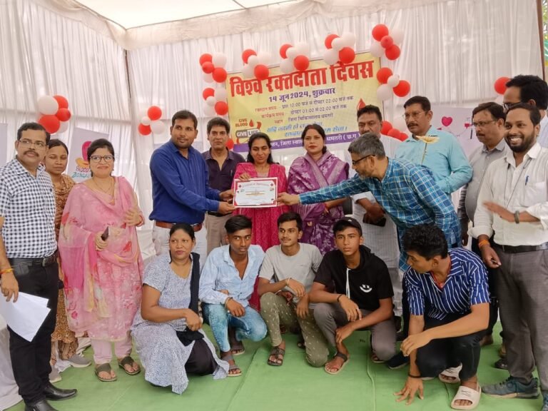 विश्व रक्तदान दिवस पर  जिलेवासियों ने किया रक्तदान