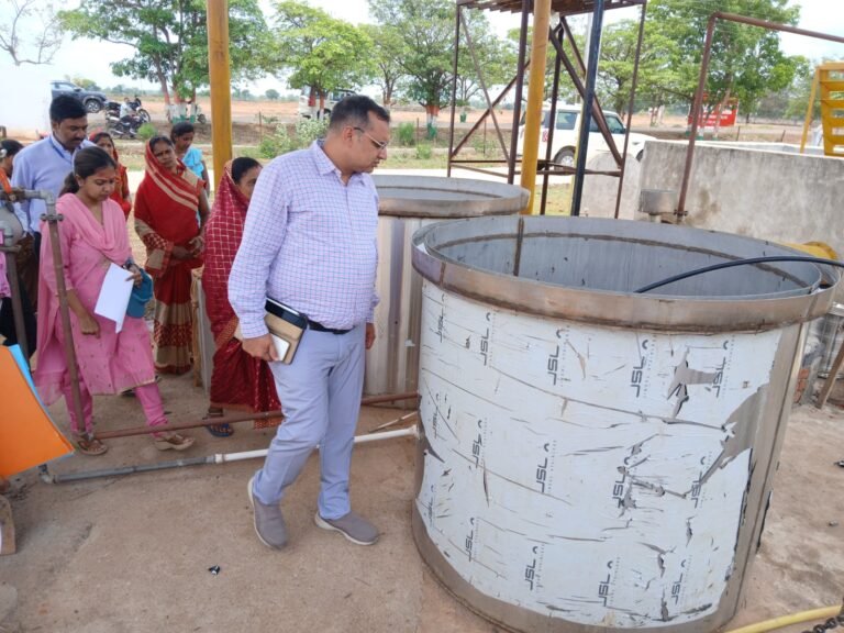 भीम सिंह ने किया धमतरी के भटगांव और कुरूद के हंचलपुर का किया निरीक्षण