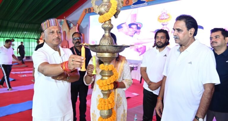 योग न केवल स्वस्थ जीवन के निर्माण के लिए, बल्कि स्वस्थ समाज के निर्माण के लिए भी जरूरी – मुख्यमंत्री विष्णु देव साय
