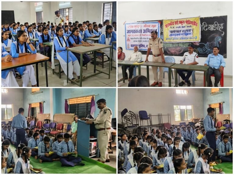 यातायात पुलिस द्वारा छात्र-छात्राओं को ट्रैफिक सिग्नल में चलने का सिखाया गया पाठ