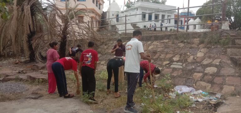 सोरिद प्रभात शाखा ने रुद्रेश्वर महादेव घाट में की सफाई