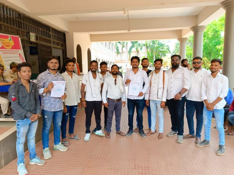 नीट परीक्षा में हुए अनिमितताओं को लेकर एनएसयूआई ने सौंपा ज्ञापन 