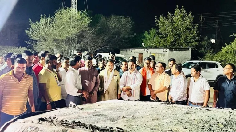जिला मुख्यालय बलौदाबाजार में की गई तोडफ़ोड़ एवं आगजनी की घटना का जायजा लेने पहुँचे उपमुख्यमंत्री विजय शर्मा