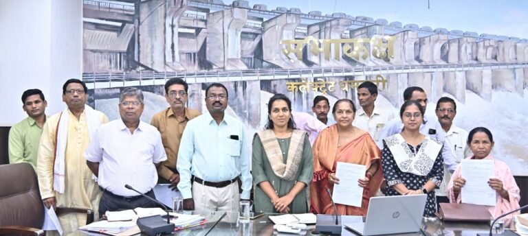 कलेक्टर ने सेवानिवृत्त हुए 11 शासकीय सेवकों को प्रदाय किया पेंशन प्राधिकार पत्र