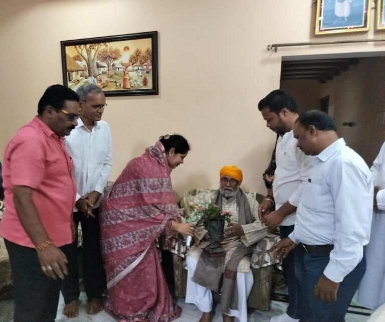श्री सुरजीत नवदीप जी ने काव्य जगत में धमतरी की देश विदेश में पहचान बनाई है – रंजना साहू