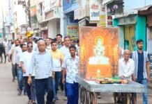 भगवान महावीर के जयकारों के साथ दिया गया जिओ और जीने दो का संदेश