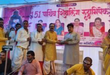 सावन में शिवभक्ति का अनुपम दृश्य: धमतरी में 151 पार्थिव शिवलिंगों का पूजन