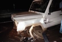 सामाजिक कार्यक्रम से लौटते वक्त तूफान वाहन पलटने से एक की मौत, कई घायल