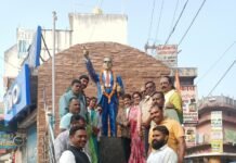 अंबेडकर चौक में संविधान दिवस पर महापौर रामू रोहरा ने दिलाई संविधान की शपथ