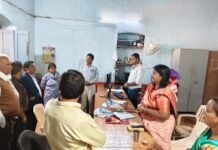 धान खरीदी के प्रारंभ दिन केंद्रों का कमिश्नर ने किया निरीक्षण,व्यवस्थाओं को और दुरुस्त रखने दिए निर्देश