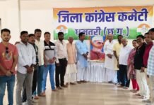 राजीव भवन मे कांग्रेस नेताओं ने मनाई पंडित नेहरू की जयंती