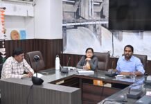 कलेक्टर की स्कूल शिक्षा की समीक्षा