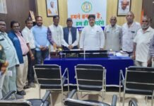 महापौर रामू रोहरा जी से सौजन्य भेंट किया छत्तीसगढ़ धीवर समाज महासभा के प्रदेश अध्यक्ष सुरेश धीवर एवं उनकी पूरी टीम ने