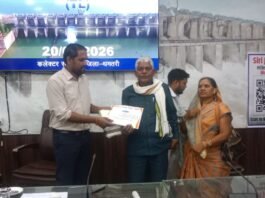 कुएं में कूदकर 7 लोगों की जान बचाने वाले जयंत ध्रुव को कलेक्टर ने किया सम्मानित