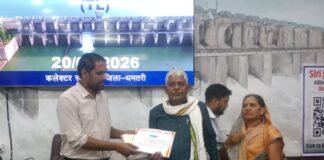 कुएं में कूदकर 7 लोगों की जान बचाने वाले जयंत ध्रुव को कलेक्टर ने किया सम्मानित