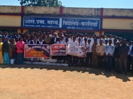 एसपी धमतरी के निर्देश पर नगरी पुलिस का जागरूकता अभियान – छात्रों को यातायात सुरक्षा, नशा मुक्ति व सायबर ठगी से किया गया अवगत