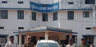 मगरलोड में धमतरी पुलिस की बड़ी कार्रवाई: 706 पौवा अवैध शराब सहित कार जब्त, तीन तस्कर गिरफ्तार