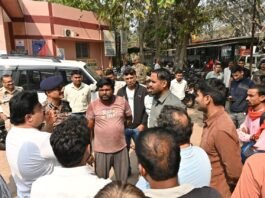 नेशनल हाइवे-30 पर सड़क हादसा, प्रशासन तत्परता से जुटा — कलेक्टर एवं एसपी ने घायल का जाना हाल, सुरक्षा उपायों पर दिया जोर