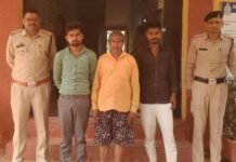 धमतरी पुलिस द्वारा ग्राम जोरातराई हाई स्कूल के पीछे जुआ खेल रहे 03 और जुआरी के विरुद्ध की गई वैधानिक कार्यवाही