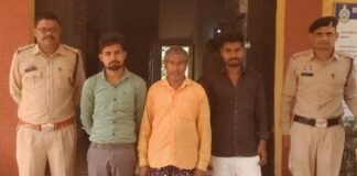 धमतरी पुलिस द्वारा ग्राम जोरातराई हाई स्कूल के पीछे जुआ खेल रहे 03 और जुआरी के विरुद्ध की गई वैधानिक कार्यवाही