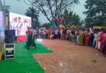 लोक कला के रंग में सजी जनसंपर्क विभाग की प्रदर्शनी, बड़ी एलईडी स्क्रीन से योजनाओं की मिली जानकारी