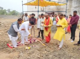 महापौर रामू रोहन ने किया धमतरी पद्माशाली समाज भवन निर्माण कार्य का भूमि पूजन
