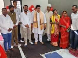 गृह प्रवेश समारोह में शामिल हुए महापौर रामू रोहरा, दी शुभकामनाएं