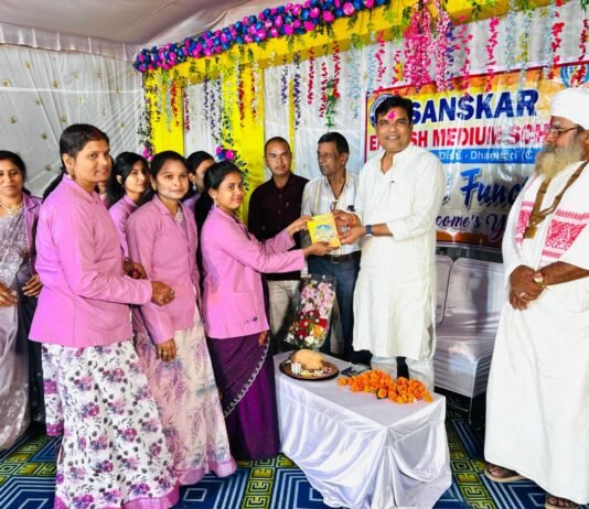 संस्कार इंग्लिश मीडियम स्कूल, संबलपुर के वार्षिक उत्सव में शामिल हुए धमतरी विधायक ओंकार साहू